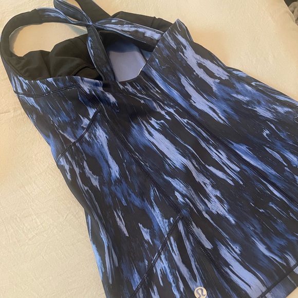 Lululemon blue tank size 2 - Picture 3 of 3